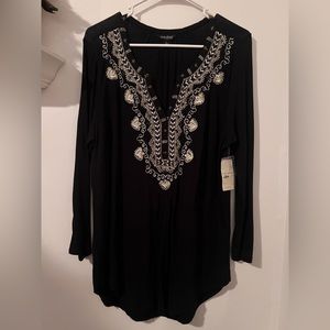 Lucky Brand NWT Women’s Size Large L/S Black embroidered V-Neck Top
